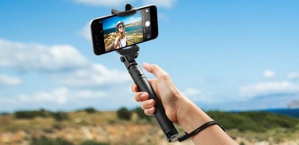 best-bluetooth-selfie-sticks-for-iphone-7-and-7-plus