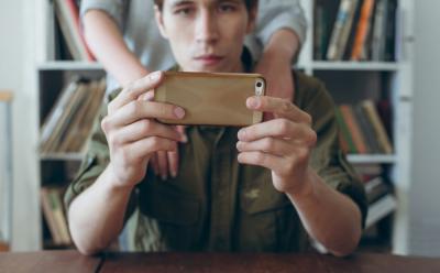 Google May Soon Tell You When Someone is Looking into Your Phone