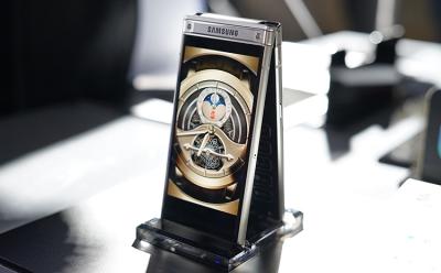 Samsung Just Launched a Flip Phone with an F/1.5 Camera