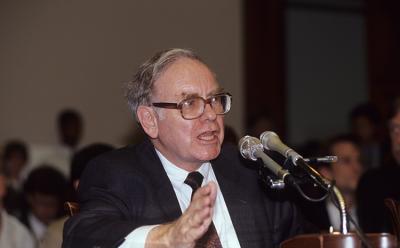 Warren Buffet Prefers a Flip Phone over Any Smartphone