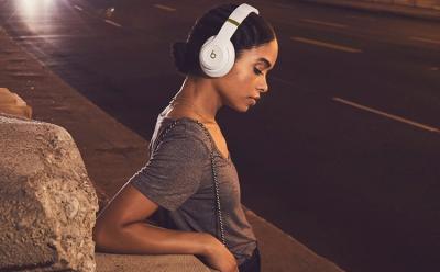 Apple New Over Ear Headphones Featured