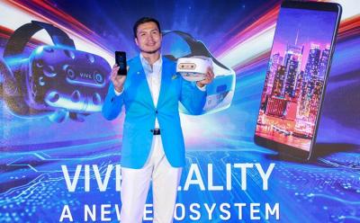 Alvin Wang Graylin HTC U12 Plus Vive Focus website