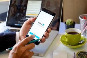 LinkedIn Adds Voice Messages, But Users Fear Marketing Spam