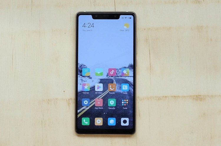 Mi 8 SE Review: The New Mid-Range King? | Beebom