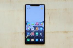 Mi 8 SE Review: The New Mid-Range King?
