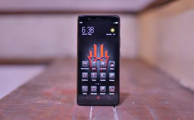 Nubia Red magic should u buy it - Nubia Red Magic 5G display details