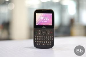 JioPhone 2 Hands-on: A Feature Phone Packed With Smarts!