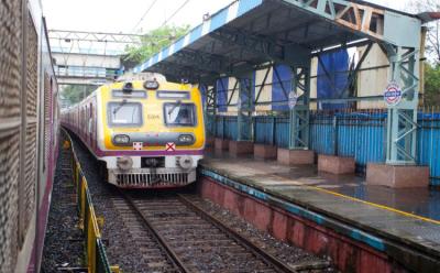 whatsapp train status