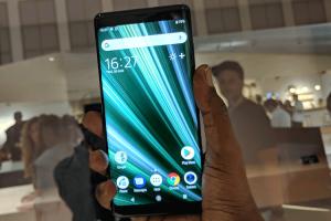 Xperia XZ3 Hands On: Shiny, Slippery and Oh so Sony