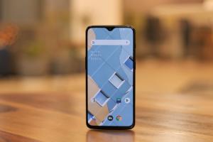 7 Best OnePlus 6T Screen Protectors You Can Buy