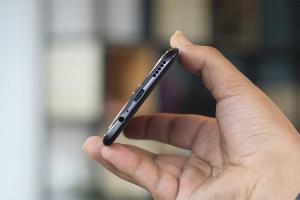 In-Display Fingerprint Scanner vs Headphone Jack: Is OnePlus Making the Right Choice?