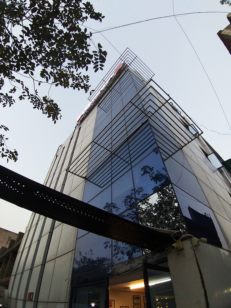 Samsung Galaxy A9 Review: Entertaining but Not Exciting