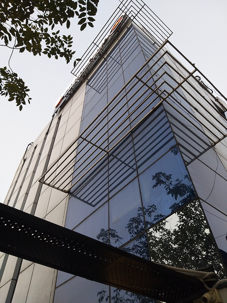 Samsung Galaxy A9 Review: Entertaining but Not Exciting