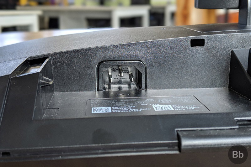 1 00100lPORTRAIT_00100_BURST20190114143602640_COVER copy