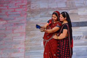 Indians Spend Almost 5 Hours a Day on Smartphones, Claims New Study