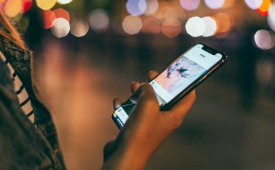 girl using iphone, smartphone usage