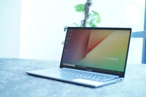 Asus Vivobook 14 X403 Review: Insane Battery Life, Impressive Performance