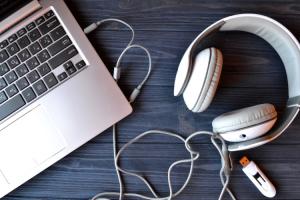 Headphones Not Working on Windows 10? Here’s the Fix