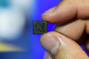 Qualcomm to Release New ARM-Based CPU to Compete with Apple's M-Series Chips