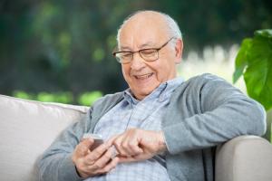 8 Best Smartphones for Senior Citizens