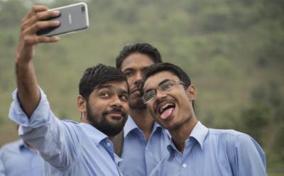 India to Pass Invasive Social Media Rules Without Major Changes: Report