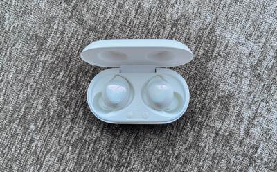 galaxy buds plus vs galaxy buds featured
