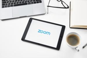 How to Share Your Screen on Zoom (Desktop and Mobile)