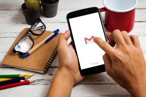 How to Add Hyperlinks in Emails Using the Gmail App