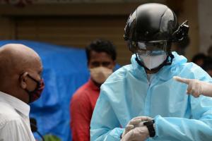 Mumbai Deploys 'Smart Helmets' to Check People for COVID-19