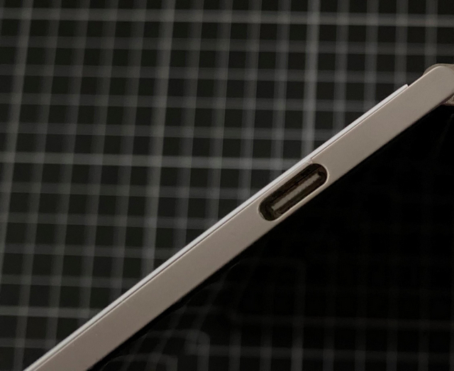 Surface Duo port body2