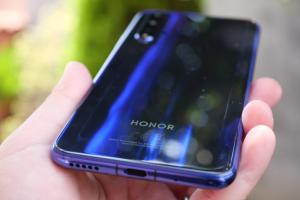 Huawei Planning to Sell Parts of Its Honor Smartphone Business: Report