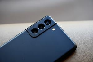 7 Best Samsung Galaxy S21 Plus Screen Protectors You Can Buy