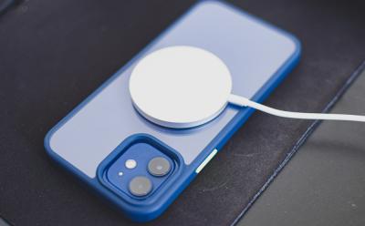 Apple-Is-Making-a-MagSafe-Battery-Pack-for-iPhone-12-Report