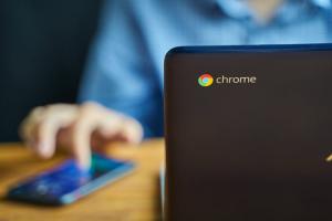 Chrome OS Might Allow You To Easily Mirror Your Android Phone's Screen