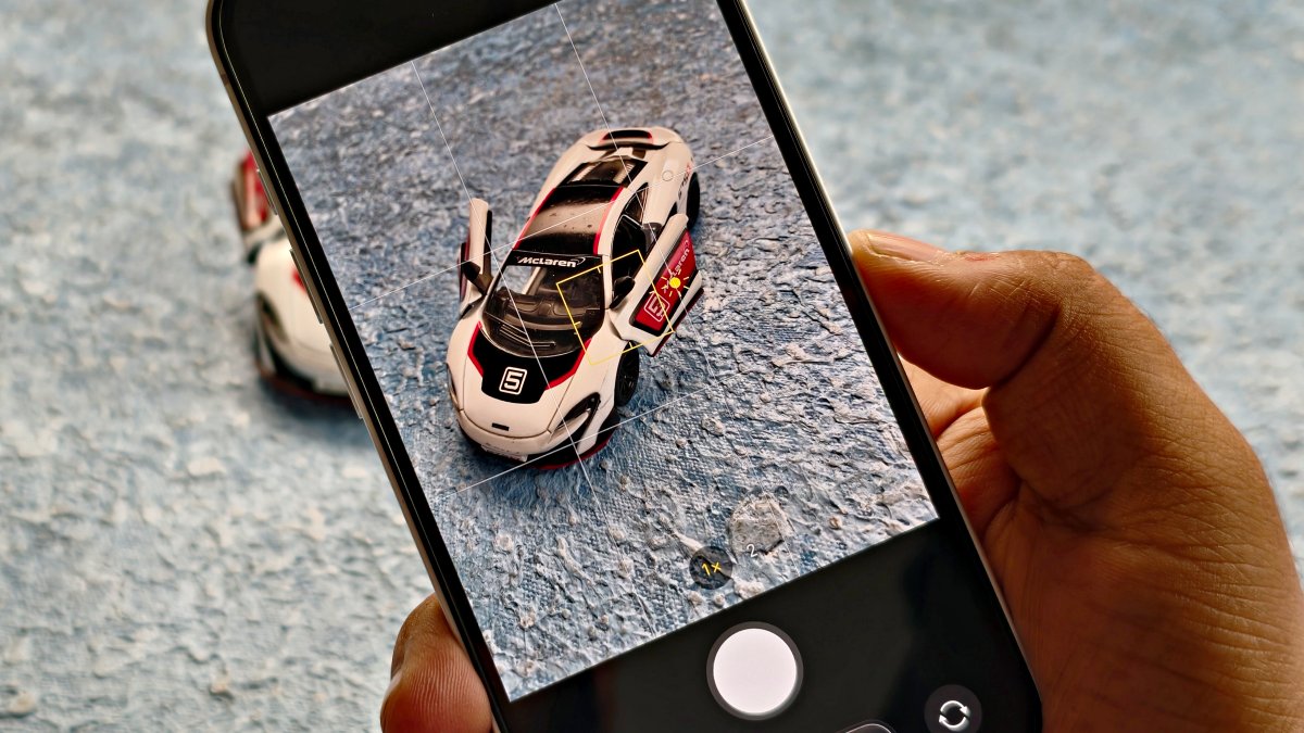 Focusing on the object on the blue iPhone 13 camera app 