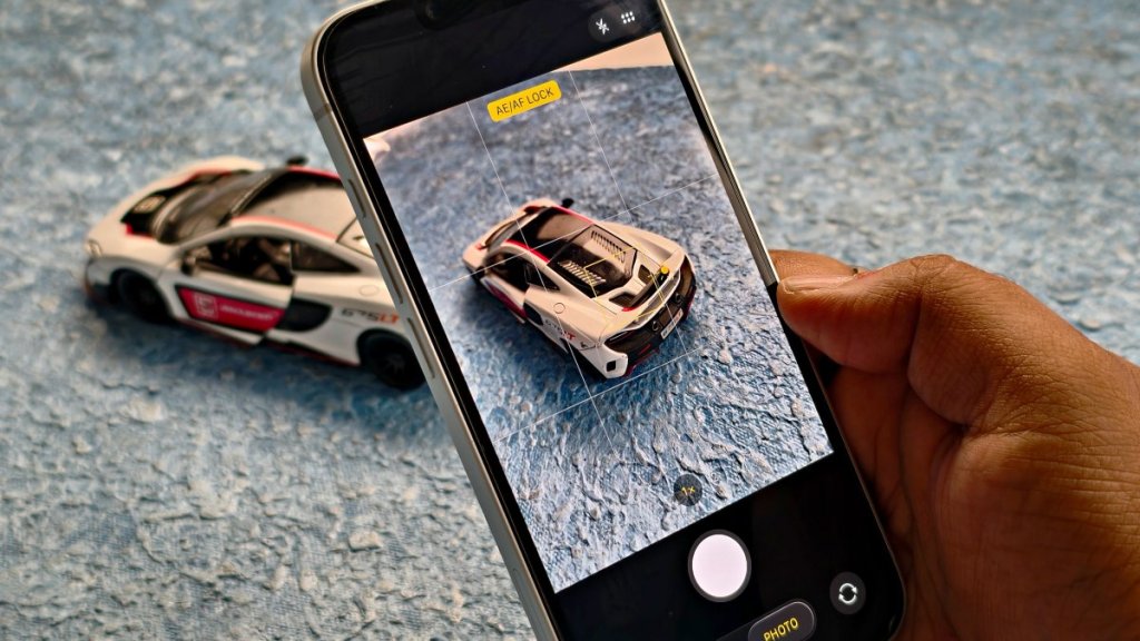 Lock auto focus on the object using the iPhone camera