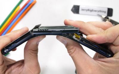 Lenovo Legion Phone Duel 2 Snaps in Three Pieces on Durability Test