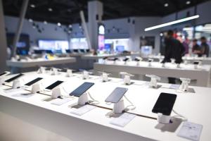 Global Smartphone Shipments Grew 25% YoY in Q1 2021; Samsung Takes Top Spot