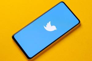 Twitter Tests TikTok-Like Video Retweets with Select iOS Users