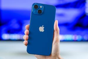 Best iPhone 13 and iPhone 12 Deals During Amazon and Flipkart Sale 2022