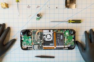 Valve Shares Steam Deck Teardown Video; Doesn't Want You to Do It Yourself