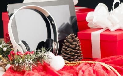 25 Best Tech Gifts for Christmas and New Year (2021)