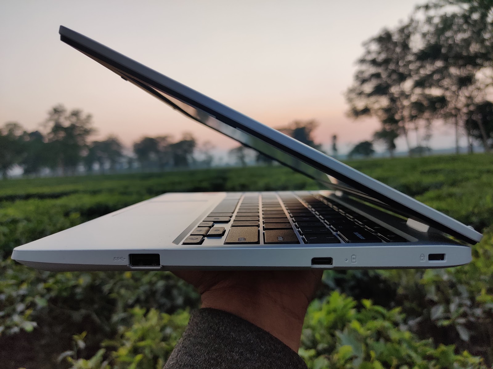 Asus Chromebook CX1101 Review: A Solid Deal for Students