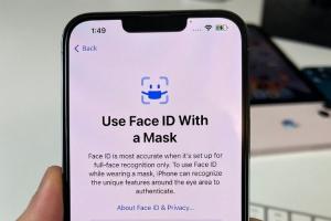 iOS 15.4 Beta Lets You Unlock Your iPhone with Face ID While Wearing a Mask