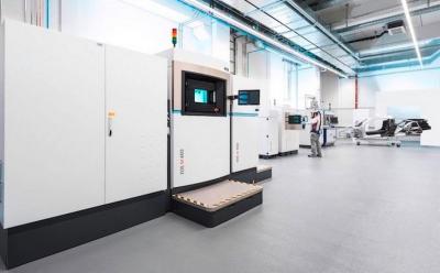 Ford robot works on 3d printer all by itself
