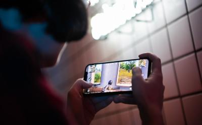 Apple Is Working on Different Kinds of Gaming Controllers for iPhones, iPads, Suggest Patents