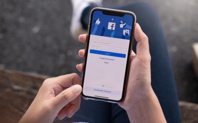 Facebook Keeps Logging Me out — How to Fix?