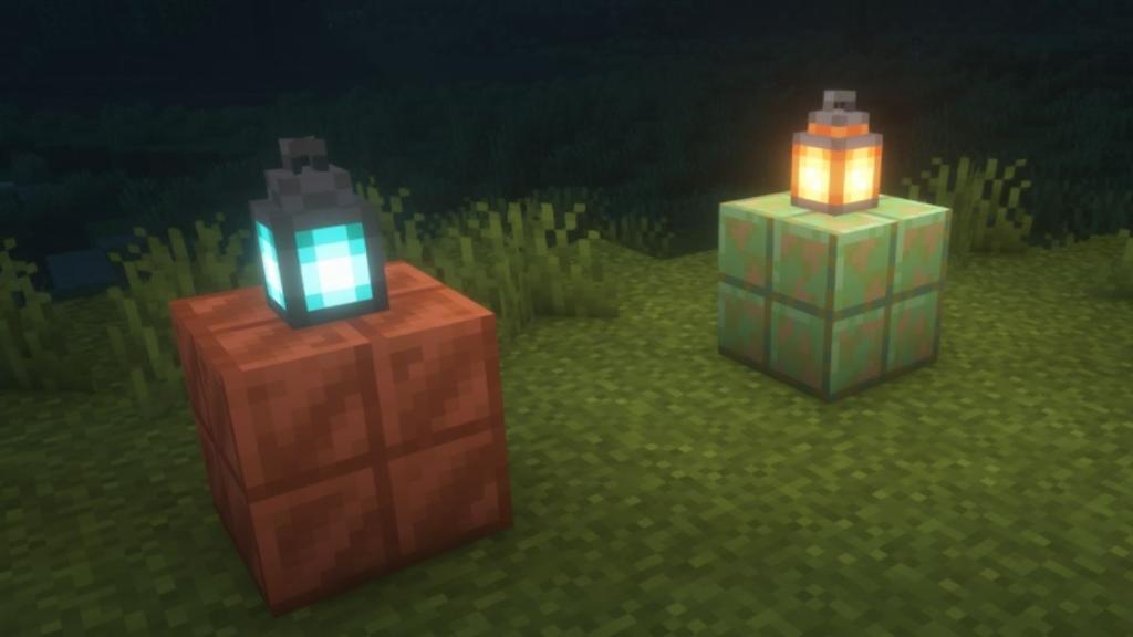 Regular Lantern and Soul Lantern in Minecraft