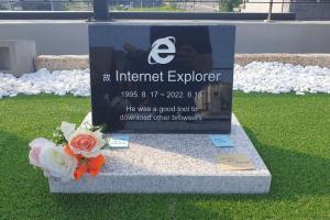 Korean Engineer Builds Internet Explorer Gravestone to Honor the Now-Dead Browser