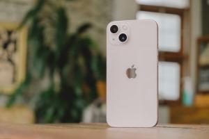 India Wants Apple and Samsung to Quickly Make Their Phones 5G Compatible